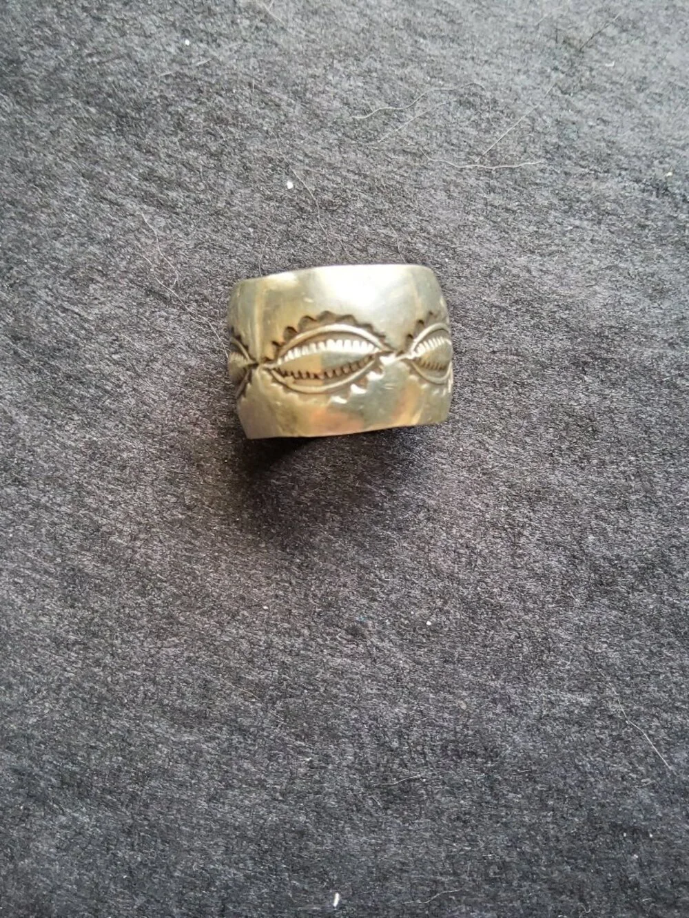 Vintage or Southwest Sterling Silver ring size 6.5 engraved Cowrie shell